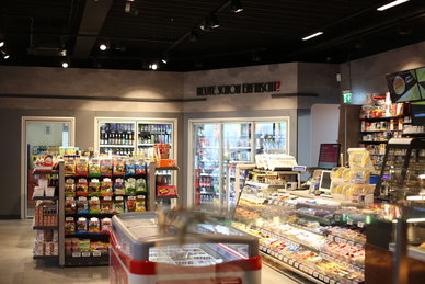 Shop-in-der-AVIA-Tankstelle_2716.JPG